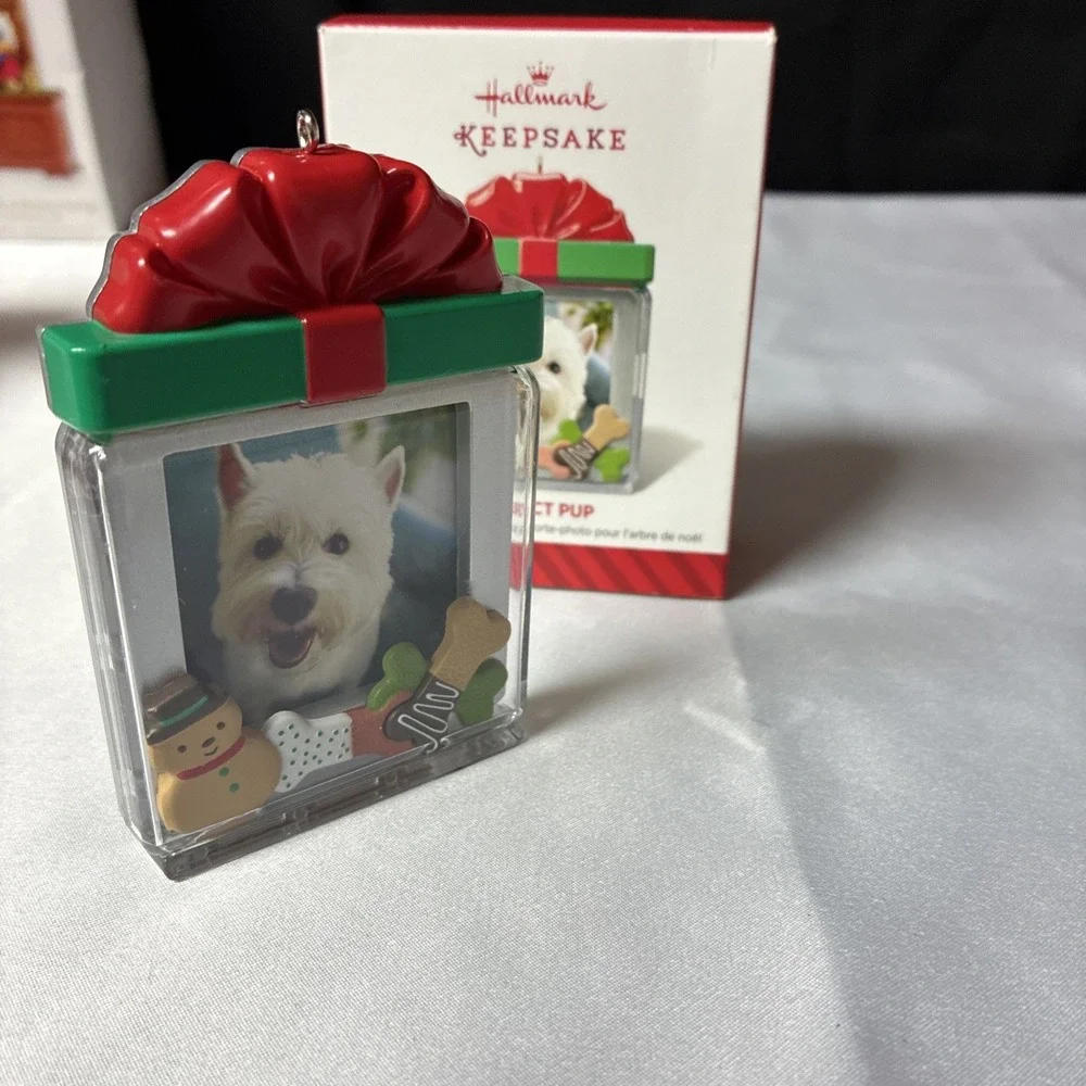 Hallmark Keepsake 2014 Perfect Pup Photo Holder Musical Ornament Dog QG01106